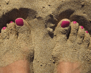 Marcher pieds nus : Les avantages de l'Earthing 